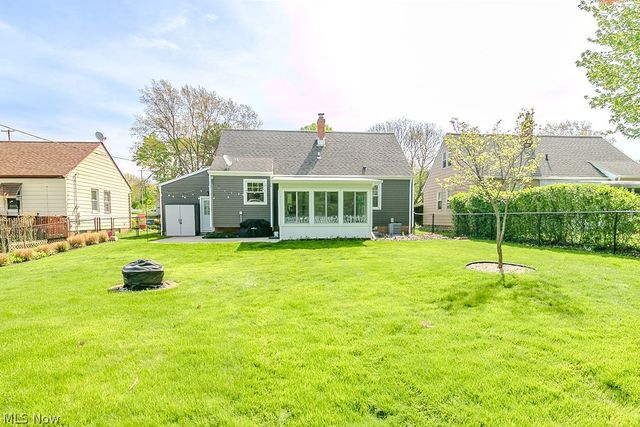 1342 Beaconfield Road, Lyndhurst, OH 44124