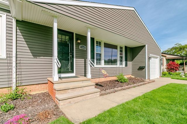 1342 Beaconfield Road, Lyndhurst, OH 44124