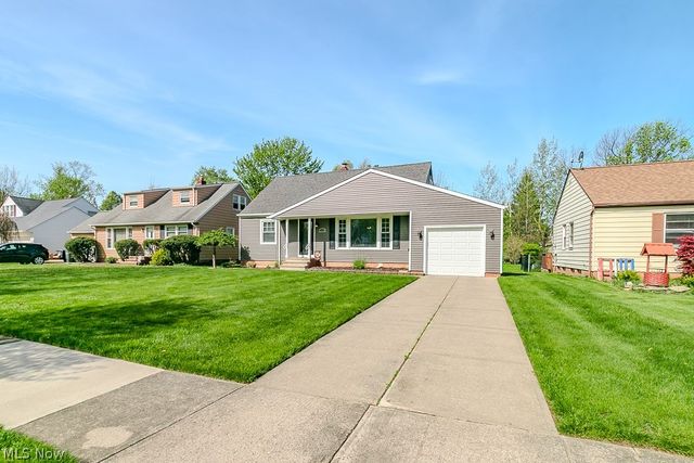 1342 Beaconfield Road, Lyndhurst, OH 44124