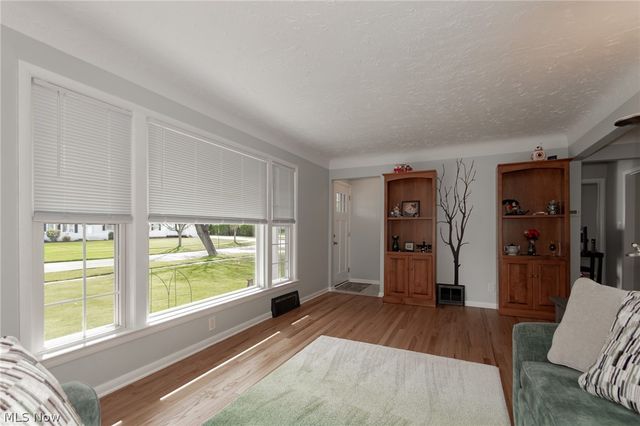 1342 Beaconfield Road, Lyndhurst, OH 44124