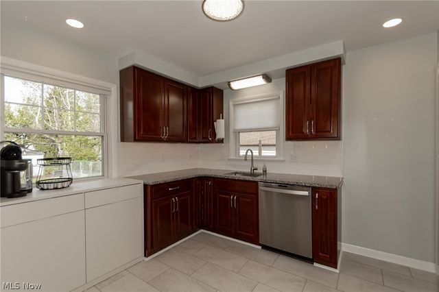 1342 Beaconfield Road, Lyndhurst, OH 44124