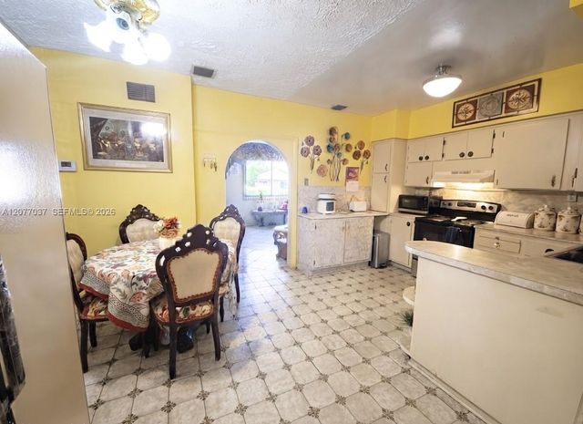 8210 NW 34th Avenue, Miami, FL 33147