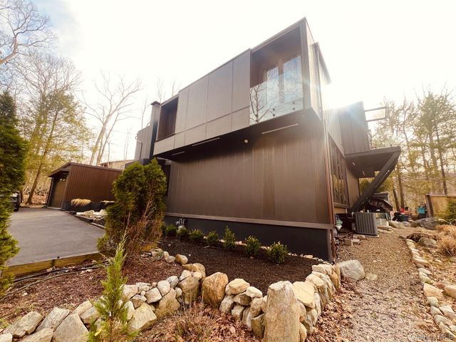 20 Fawn Hill Road, Tuxedo Park, NY 10987