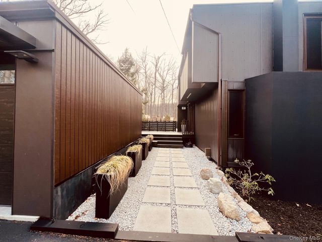 20 Fawn Hill Road, Tuxedo Park, NY 10987