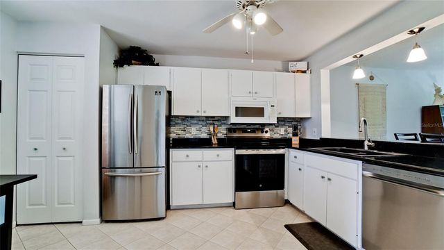 122 WILD PALM DRIVE 122, Bradenton, FL 34210
