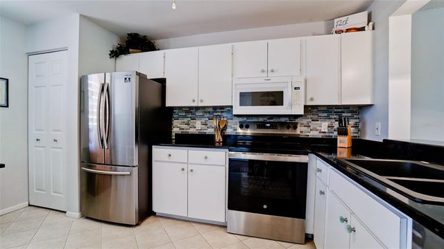 122 WILD PALM DRIVE 122, Bradenton, FL 34210