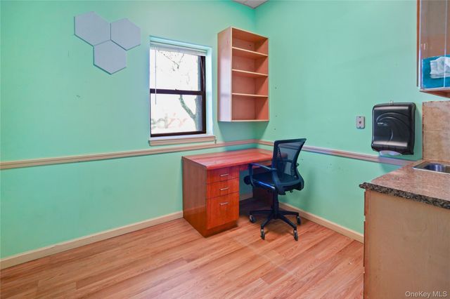 16040 78th Road 200, Fresh Meadows, NY 11366