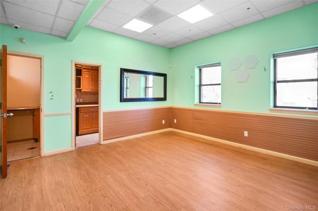 16040 78th Road 200, Fresh Meadows, NY 11366