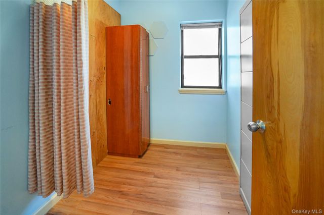 16040 78th Road 200, Fresh Meadows, NY 11366