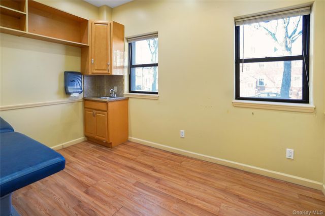 16040 78th Road 200, Fresh Meadows, NY 11366