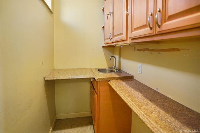 16040 78th Road 200, Fresh Meadows, NY 11366