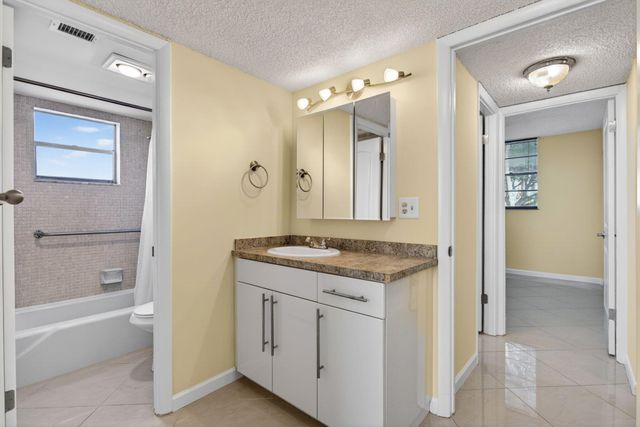 3060 Holiday Springs Boulevard 201, Margate, FL 33063