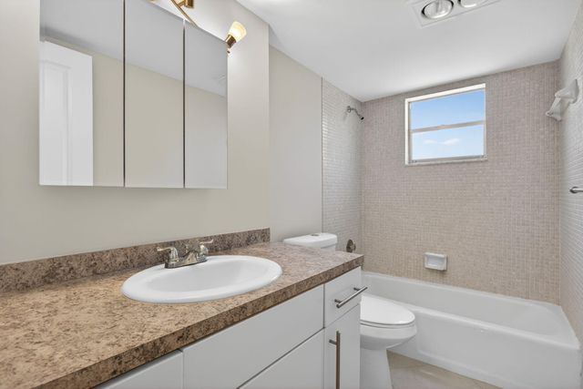 3060 Holiday Springs Boulevard 201, Margate, FL 33063