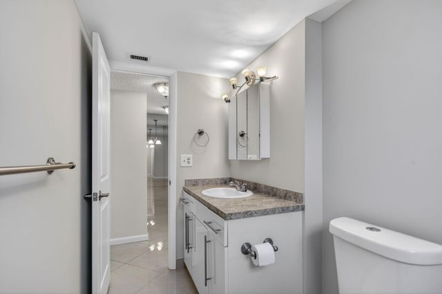 3060 Holiday Springs Boulevard 201, Margate, FL 33063