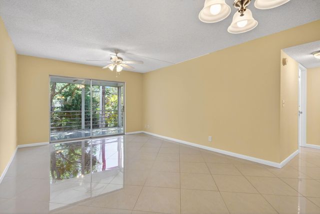 3060 Holiday Springs Boulevard 201, Margate, FL 33063