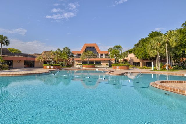 3060 Holiday Springs Boulevard 201, Margate, FL 33063