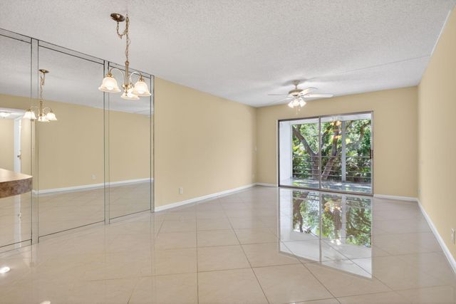 3060 Holiday Springs Boulevard 201, Margate, FL 33063