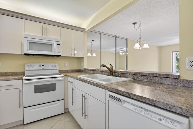 3060 Holiday Springs Boulevard 201, Margate, FL 33063