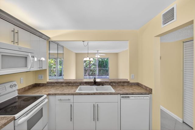 3060 Holiday Springs Boulevard 201, Margate, FL 33063