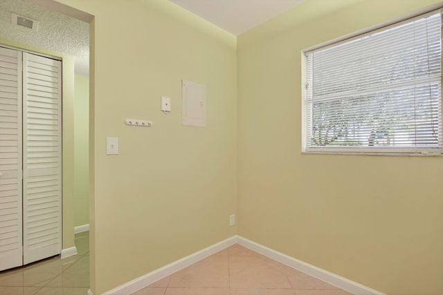 3060 Holiday Springs Boulevard 201, Margate, FL 33063