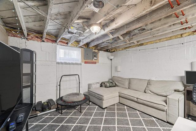 411 MONROE STREET, Neenah, WI 54956