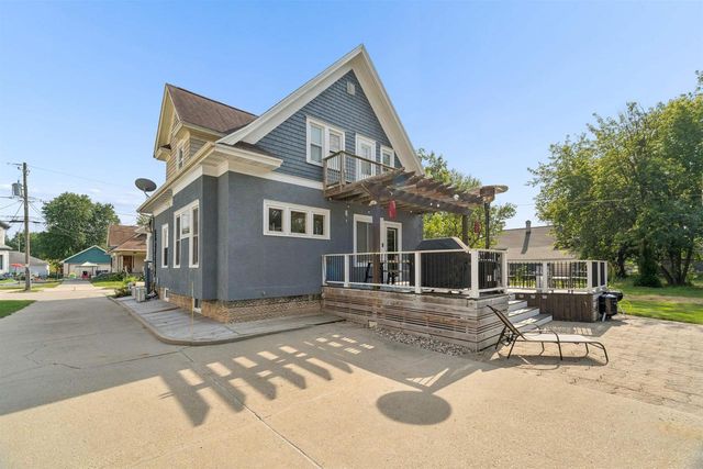 411 MONROE STREET, Neenah, WI 54956