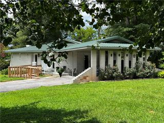 208 Kentucky Drive NE, Calhoun, GA 30701