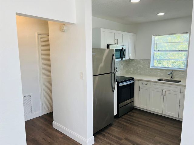 1301 N 12th Court 11B, Hollywood, FL 33019