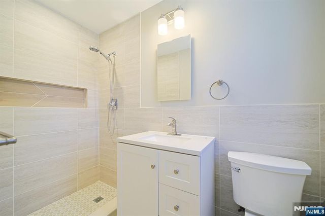 2460 1st Street, Fort Lee, NJ 07024