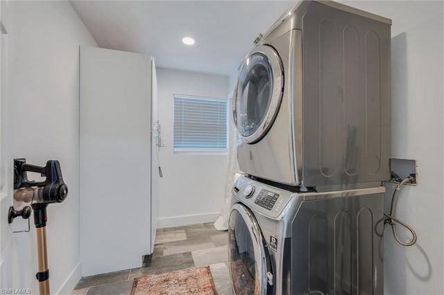 2432 Lake AVE, Naples, FL 34112