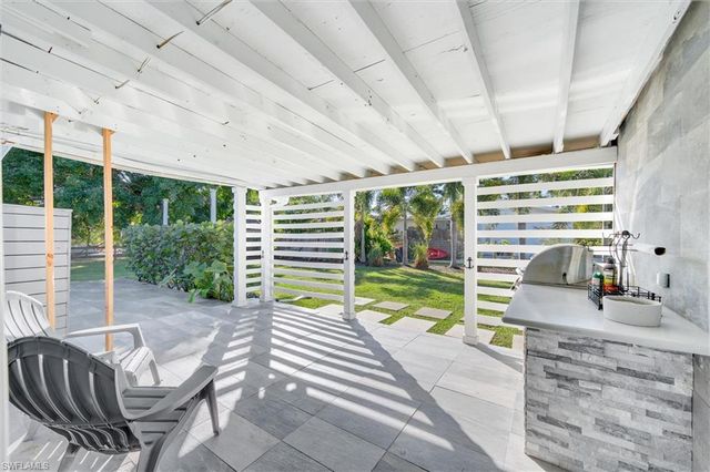 2432 Lake AVE, Naples, FL 34112