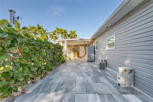 2432 Lake AVE, Naples, FL 34112