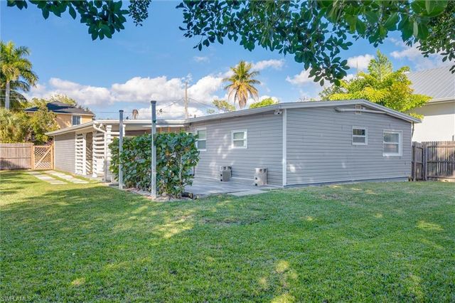 2432 Lake AVE, Naples, FL 34112