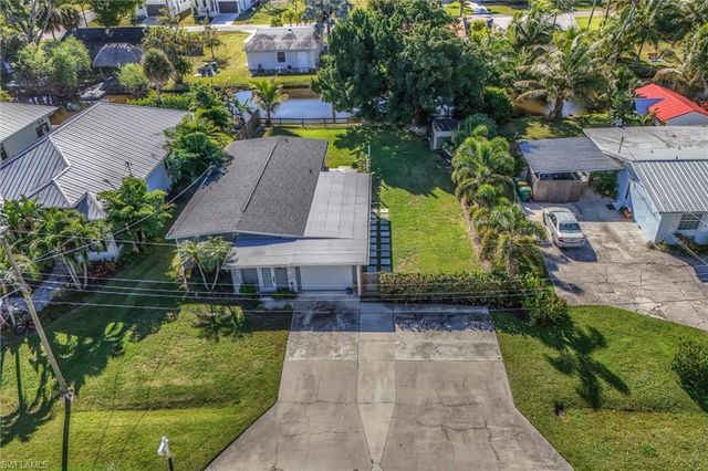 2432 Lake AVE, Naples, FL 34112