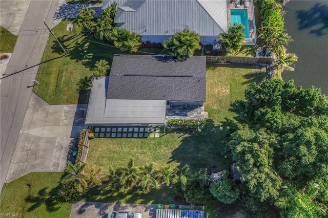 2432 Lake AVE, Naples, FL 34112