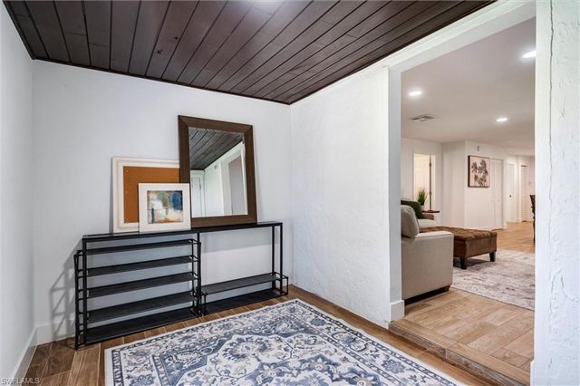 2432 Lake AVE, Naples, FL 34112