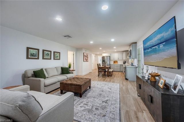 2432 Lake AVE, Naples, FL 34112