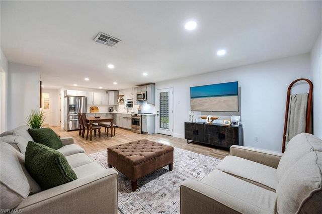 2432 Lake AVE, Naples, FL 34112