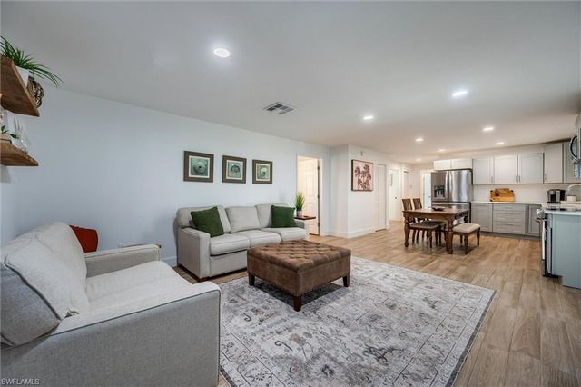 2432 Lake AVE, Naples, FL 34112