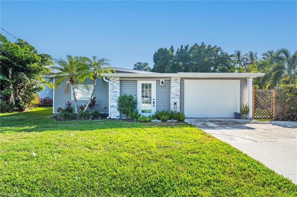 2432 Lake AVE, Naples, FL 34112