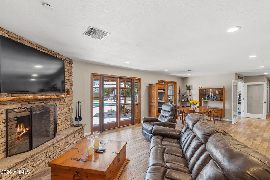 7525 E LARKSPUR Drive, Scottsdale, AZ 85260 — photo 4