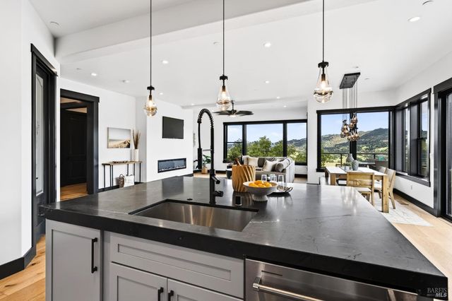 3938 Shelter Glen Way, Santa Rosa, CA 95404