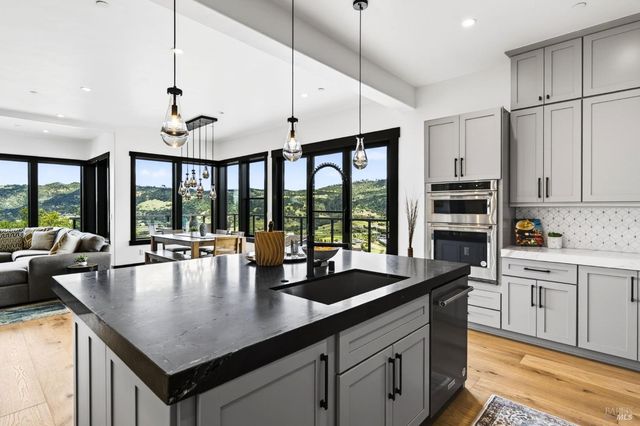 3938 Shelter Glen Way, Santa Rosa, CA 95404