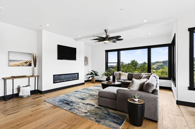 3938 Shelter Glen Way, Santa Rosa, CA 95404