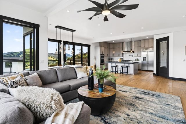 3938 Shelter Glen Way, Santa Rosa, CA 95404