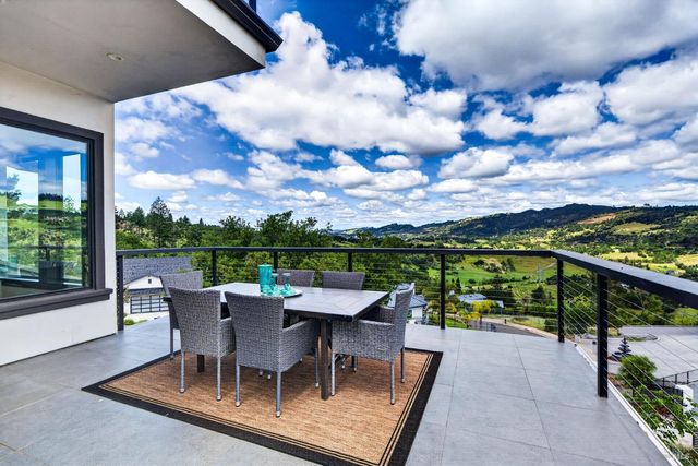 3938 Shelter Glen Way, Santa Rosa, CA 95404