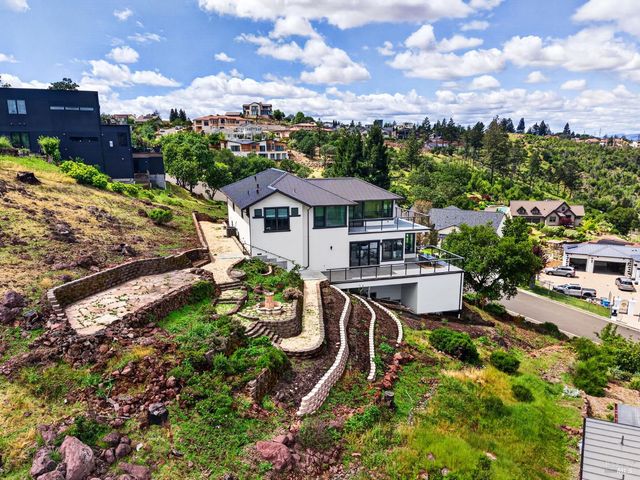 3938 Shelter Glen Way, Santa Rosa, CA 95404