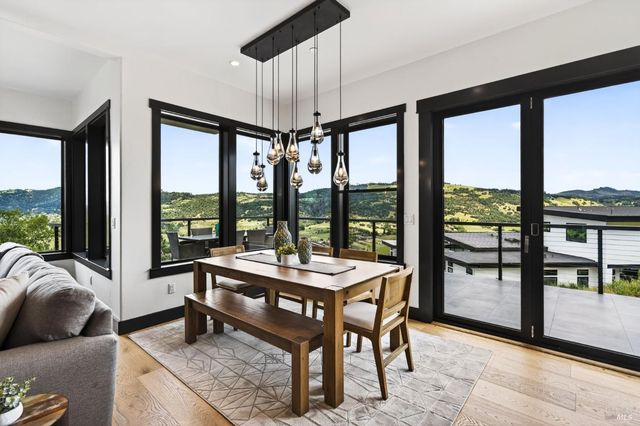 3938 Shelter Glen Way, Santa Rosa, CA 95404