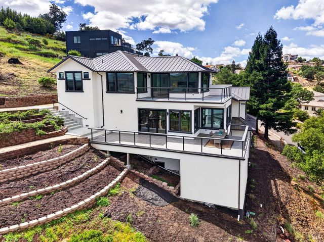 3938 Shelter Glen Way, Santa Rosa, CA 95404