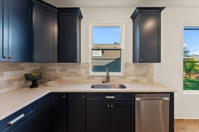 1570 St Leger Place, Cincinnati, OH 45207